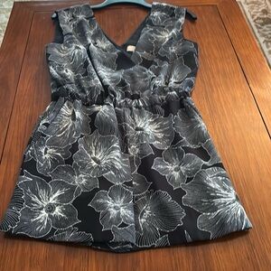 XS Petite Loft flowered romper-Never worn